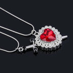 Cadenas de pareja con corazón y espada/daga